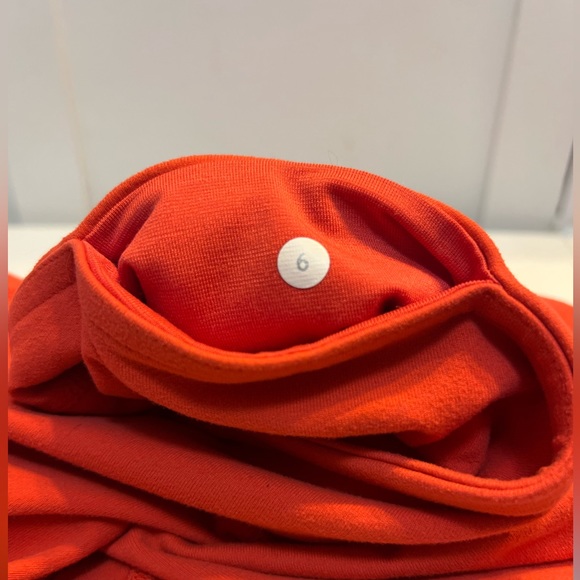 BUNDLE ALERT! 2xLululemon Size 6 crop leggings - Picture 15 of 16